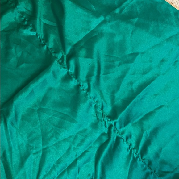 Emerald Green Satin Sari Slip/Skirt - Picture 4 of 4